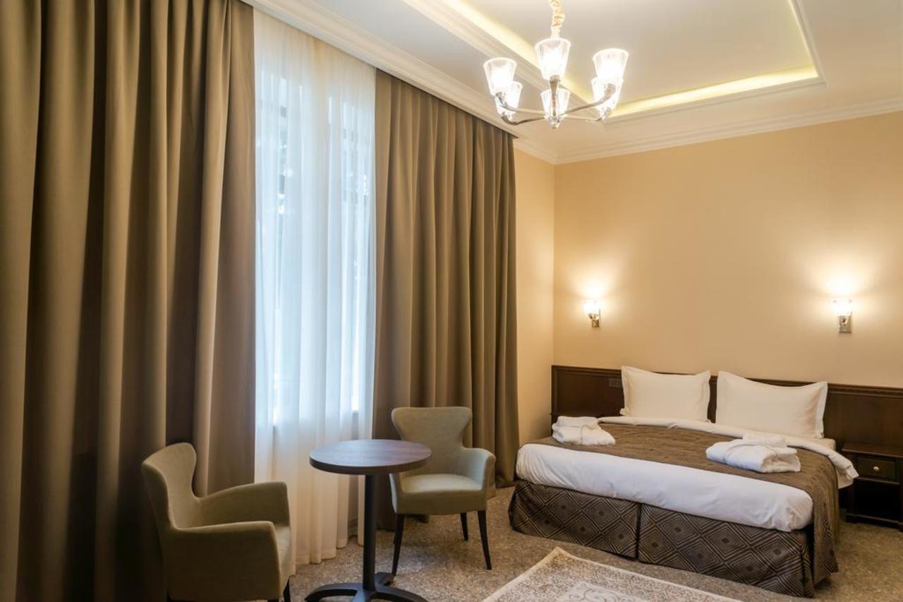 Royal Plus Hotel Алмати Екстер'єр фото